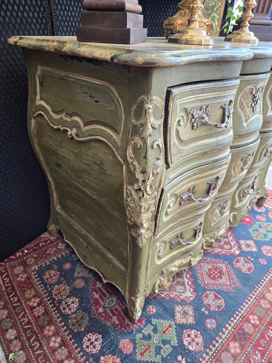 Rare commode galbée d’époque Louis XV, XVIIIe siècle.  -photo-3