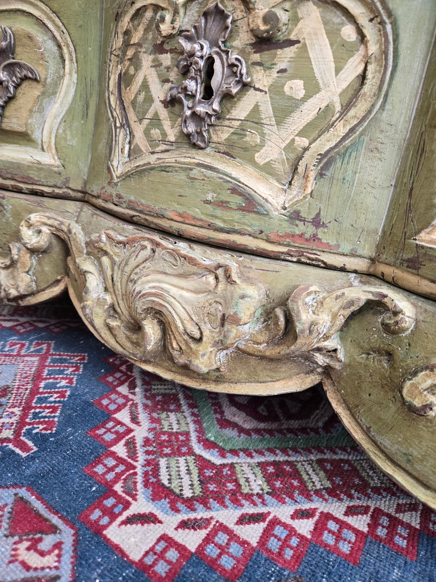 Rare commode galbée d’époque Louis XV, XVIIIe siècle.  -photo-1