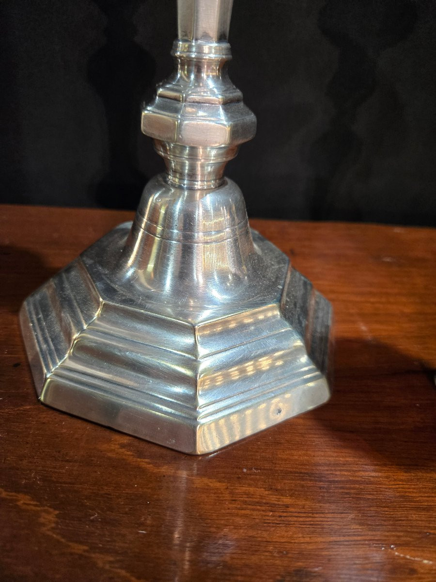 Paire de flambeaux en bronze argenté, poinçon au C couronné – France, époque Louis XV.  -photo-3