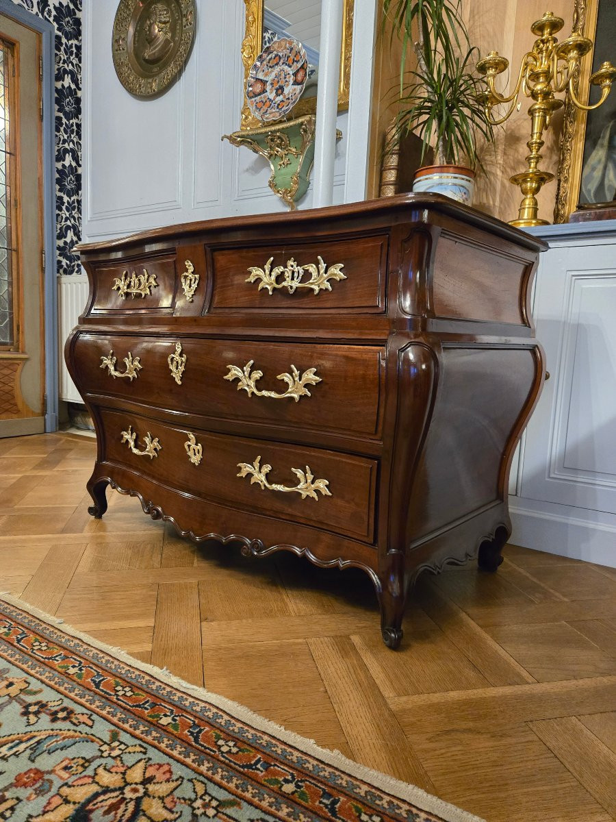 Commode bordelaise en acajou massif, forme tombeau, époque Louis XV, vers 1750 -photo-2