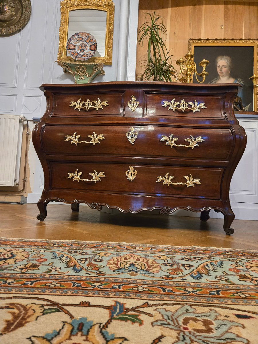 Commode bordelaise en acajou massif, forme tombeau, époque Louis XV, vers 1750 -photo-6
