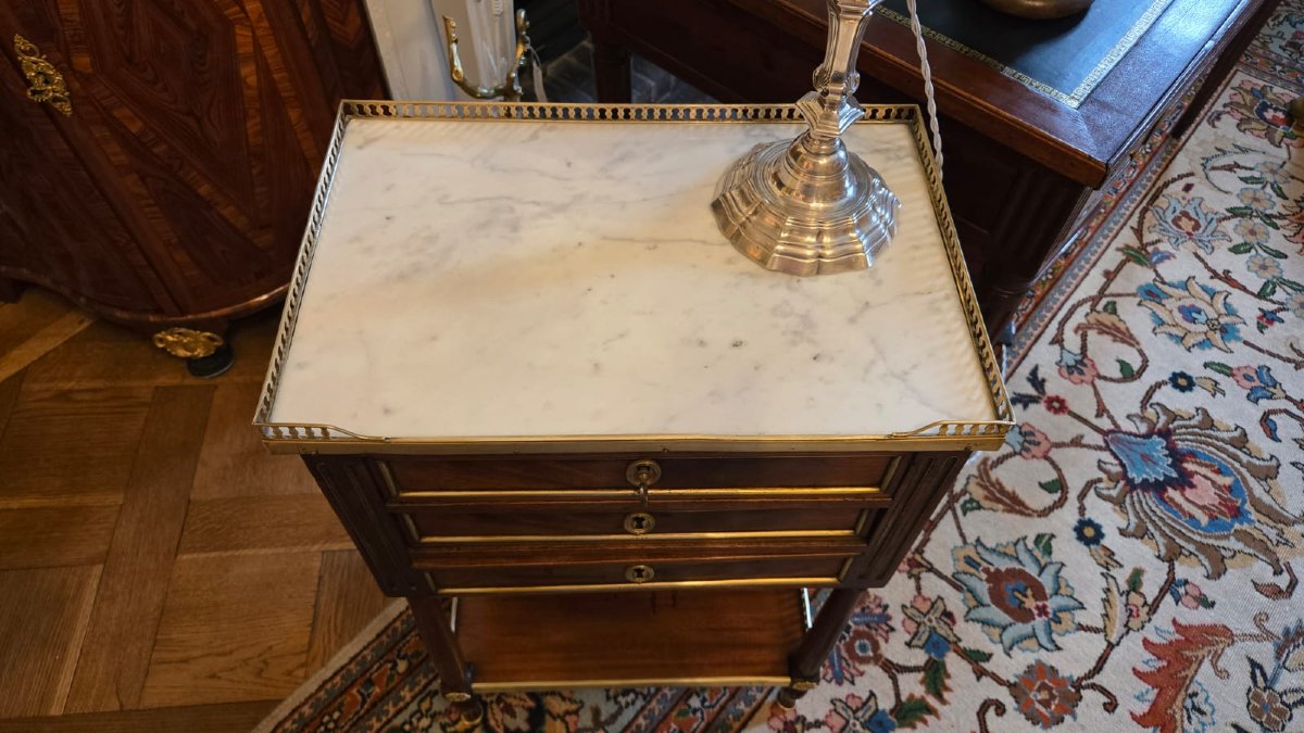 Chiffonnière Louis XVI en acajou, fin du XVIIIe siècle.  -photo-3