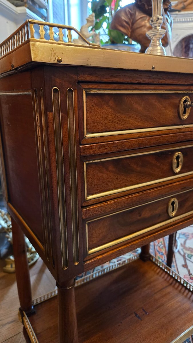 Chiffonnière Louis XVI en acajou, fin du XVIIIe siècle.  -photo-3