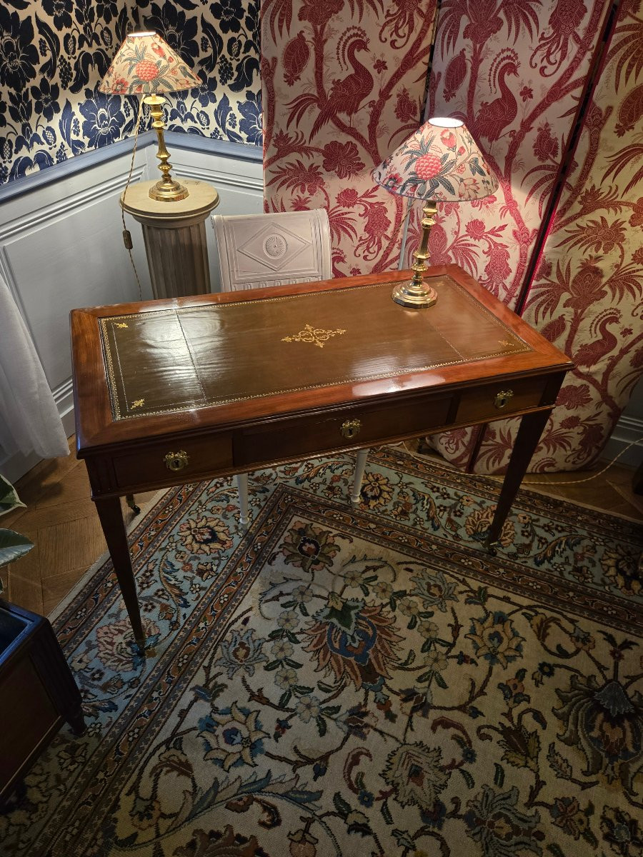 Bureau plat d’époque Louis XVI en acajou – Travail parisien.  -photo-4