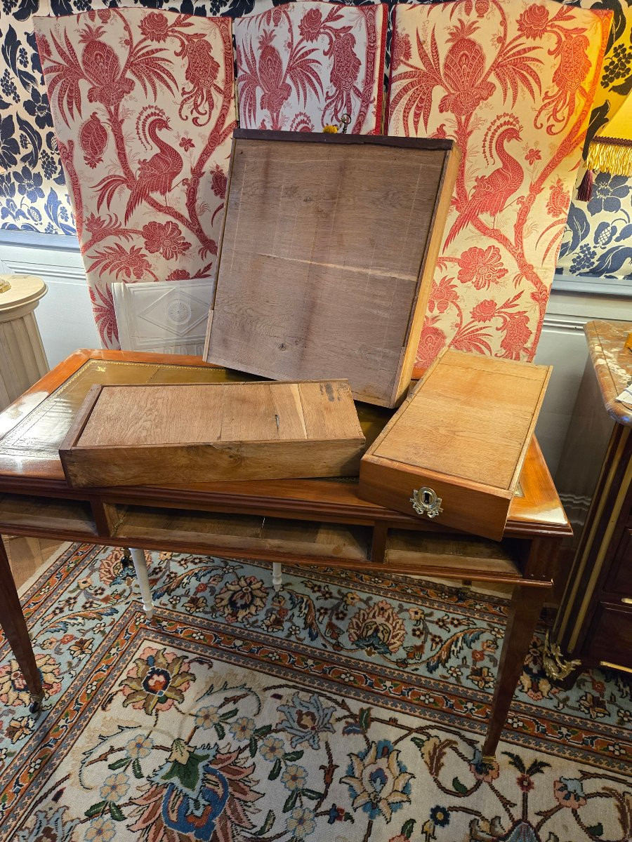 Bureau plat d’époque Louis XVI en acajou – Travail parisien.  -photo-4