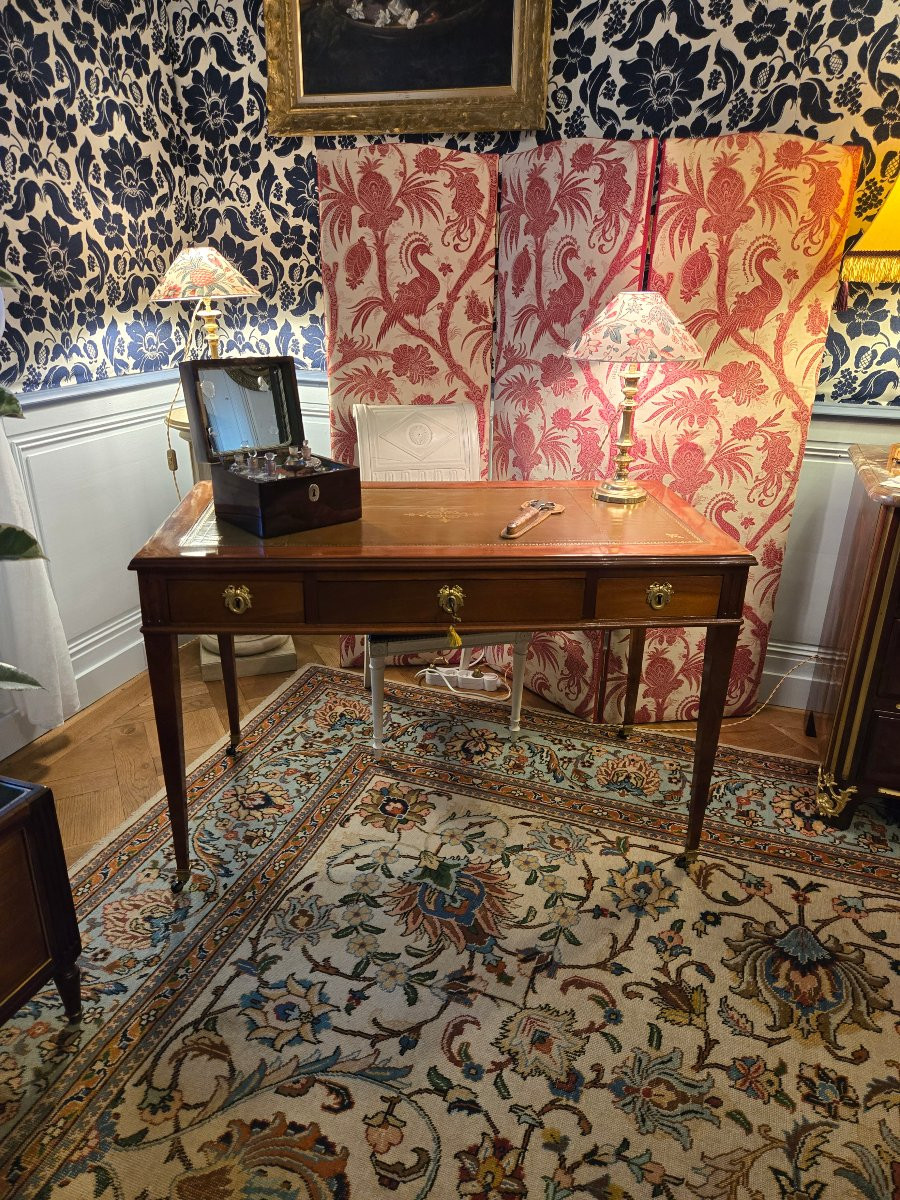 Bureau plat d’époque Louis XVI en acajou – Travail parisien.  -photo-7