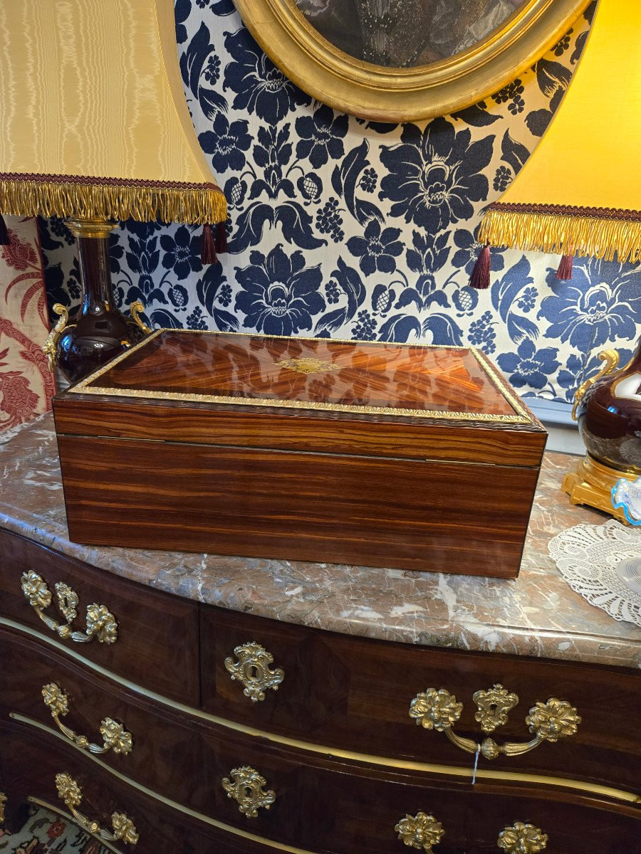 Grand coffret en bois de rose et palissandre, signé “Th. Année – rue Chapon 18 – Paris”-photo-3