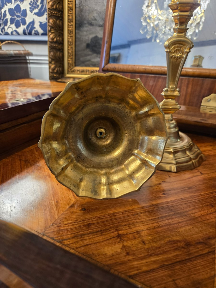 Paire de flambeaux Régence, bronze ciselé et doré – Première moitié du XVIIIᵉ siècle.  -photo-3