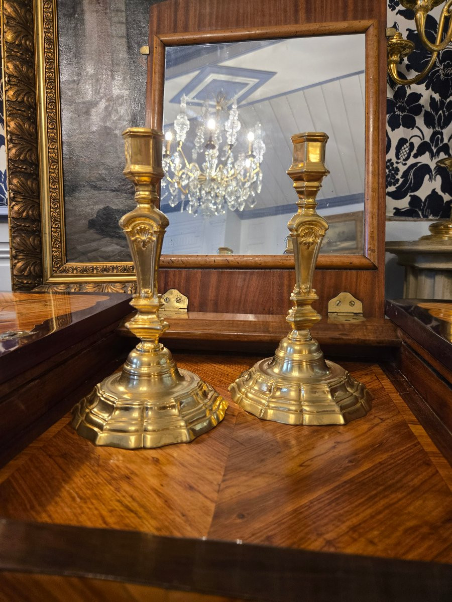 Paire de flambeaux Régence, bronze ciselé et doré – Première moitié du XVIIIᵉ siècle.  -photo-4