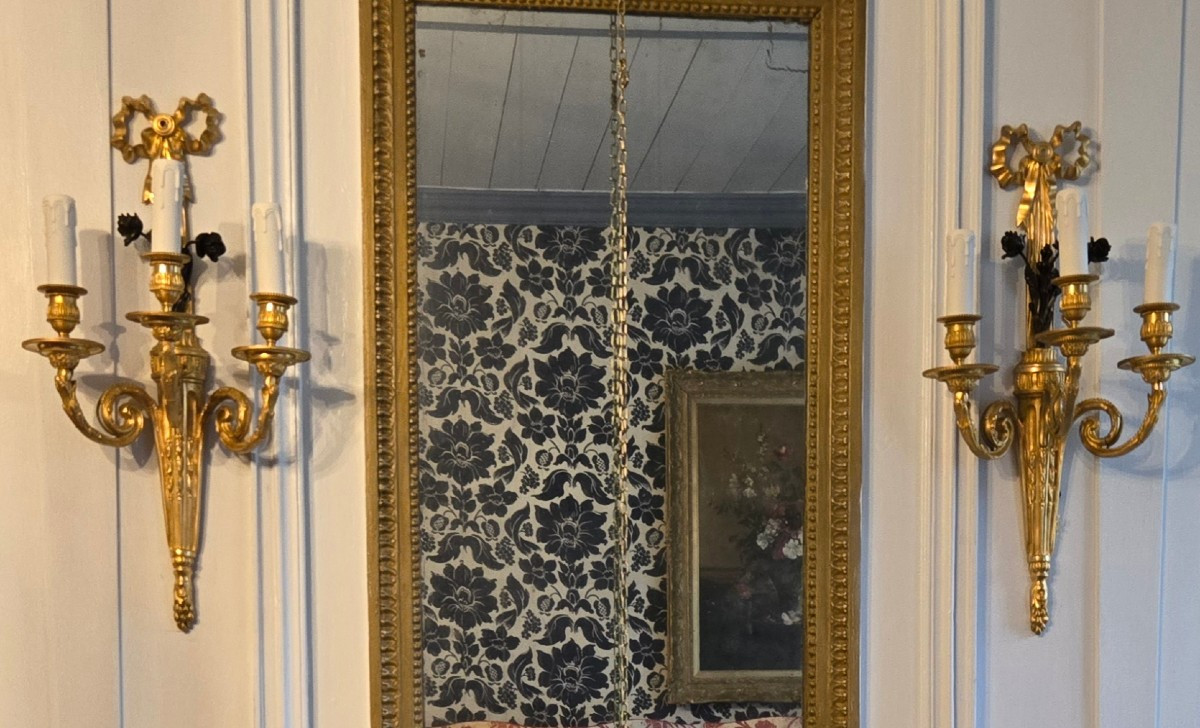 Pair Of Louis XVI Style Neoclassical Wall Sconces – Gilt Bronze And Patinated Bronze – 19th Century