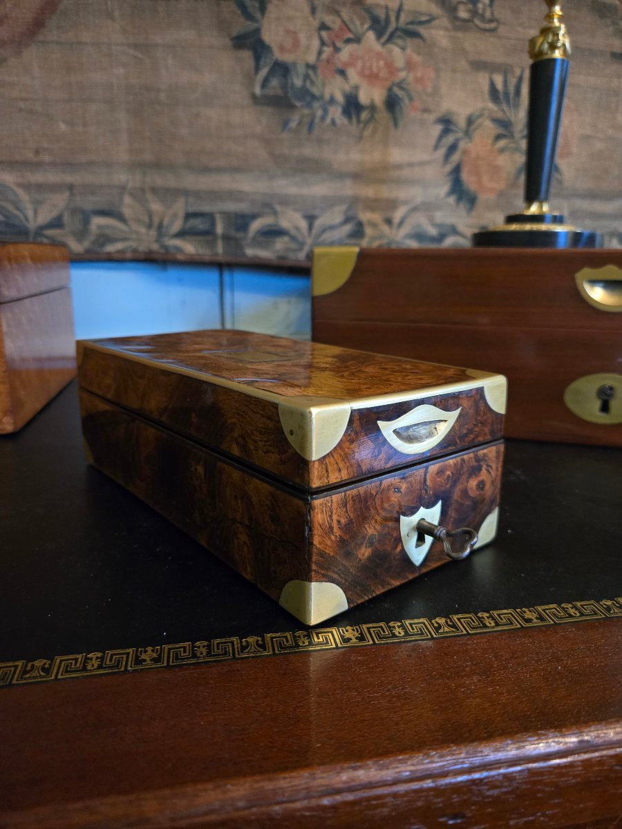 Nécessaire d’homme de toilette et d’écriture en loupe de noyer – Attribué à Maire, -photo-2