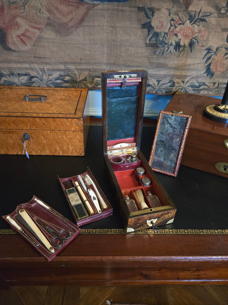 Nécessaire d’homme de toilette et d’écriture en loupe de noyer – Attribué à Maire, -photo-2