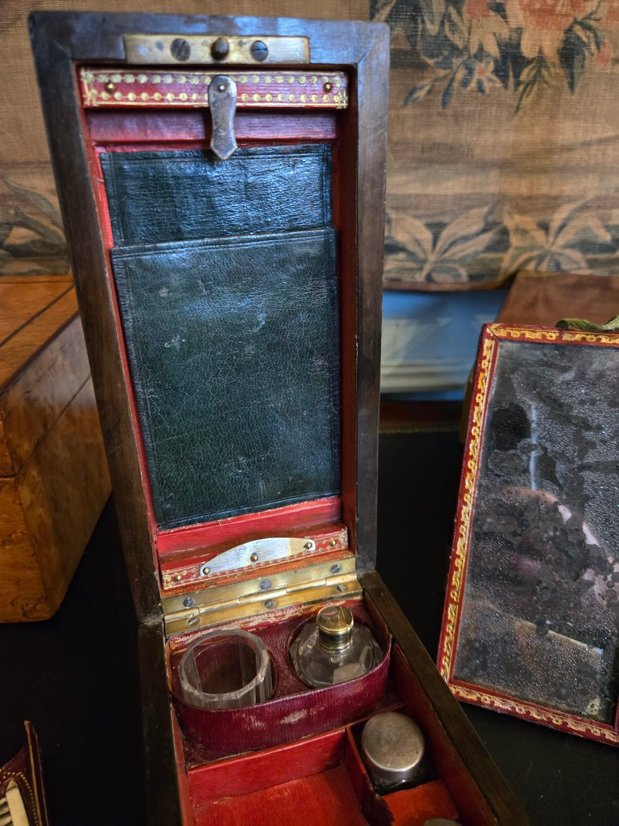 Nécessaire d’homme de toilette et d’écriture en loupe de noyer – Attribué à Maire, -photo-4