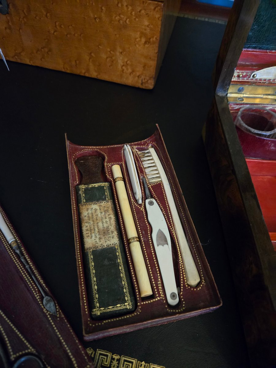 Nécessaire d’homme de toilette et d’écriture en loupe de noyer – Attribué à Maire, -photo-5