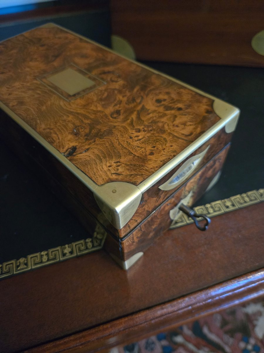 Nécessaire d’homme de toilette et d’écriture en loupe de noyer – Attribué à Maire, -photo-7