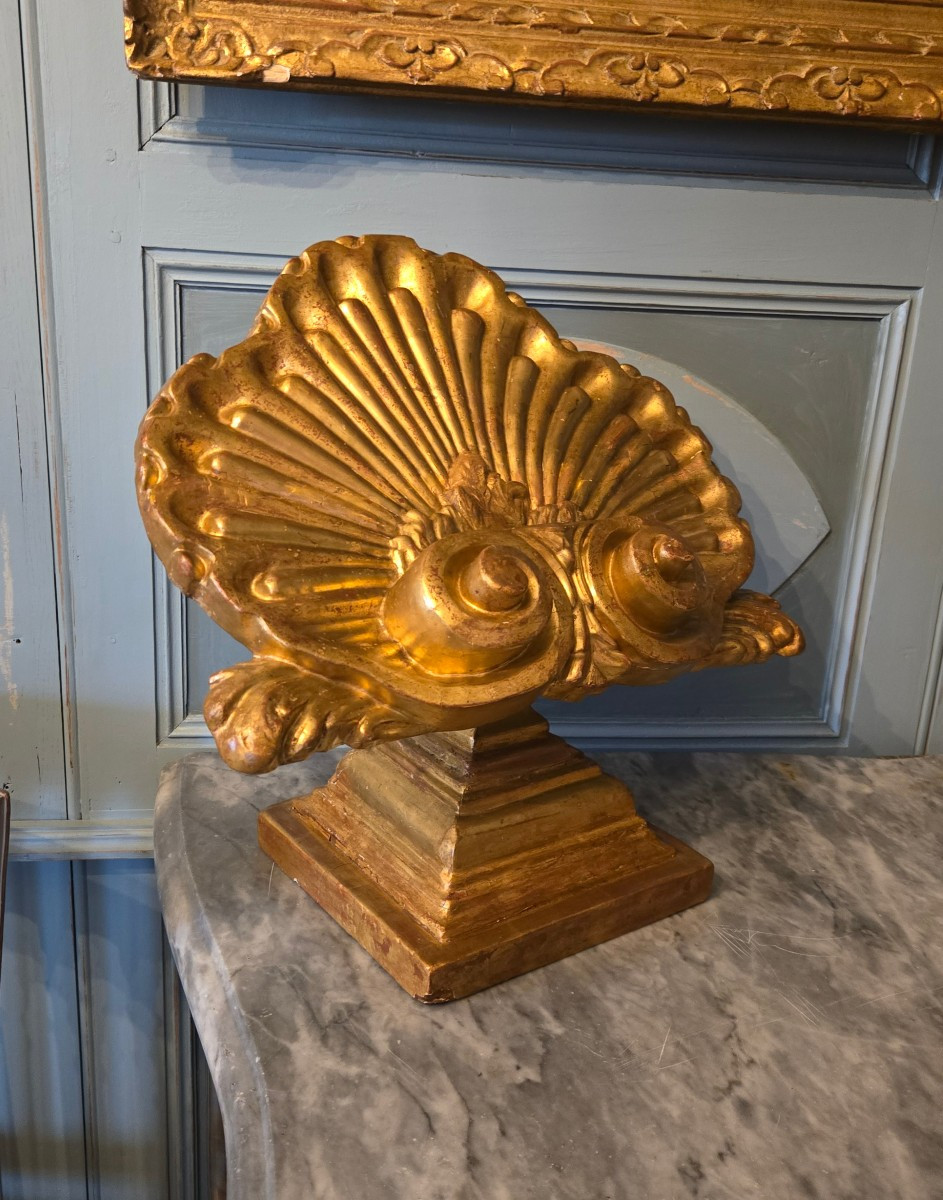 Hotel Lectern In Carved And Gilded Wood – Early 19th Century.