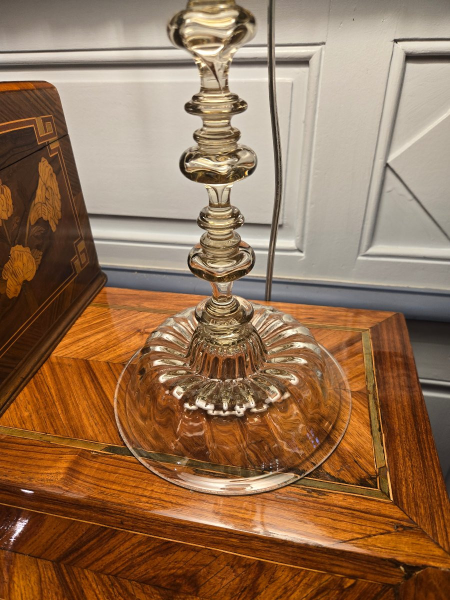 Paire de flambeaux décoratifs contemporains en verre soufflé, d’inspiration XVIIe siècle.  -photo-3