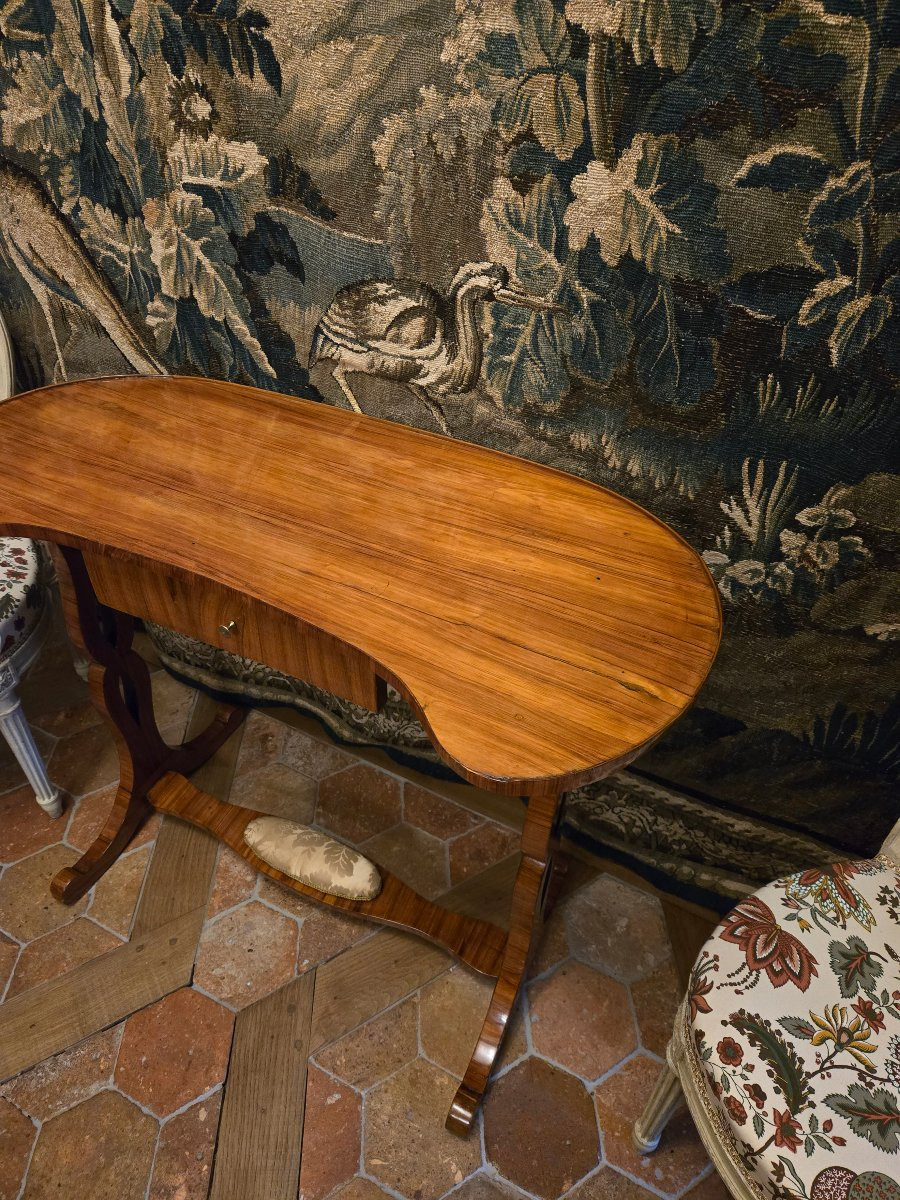 Table rognon d’époque Louis XVI en placage de bois de rose.  -photo-4