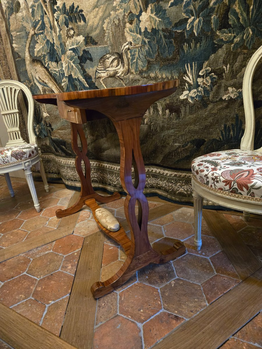Table rognon d’époque Louis XVI en placage de bois de rose.  -photo-4