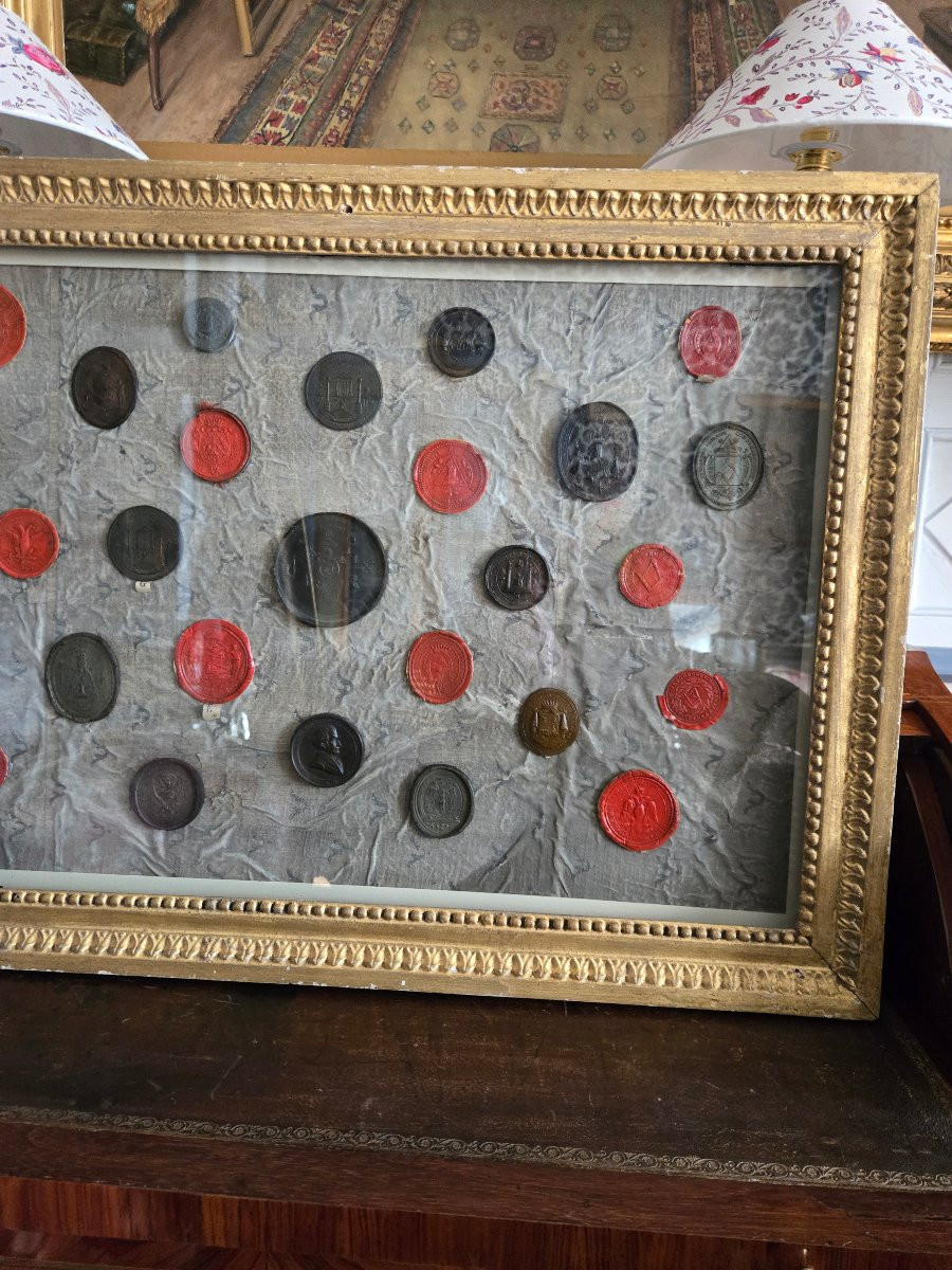 Louis XVI Frame Adorned With A Collection Of Wax Seals.-photo-3
