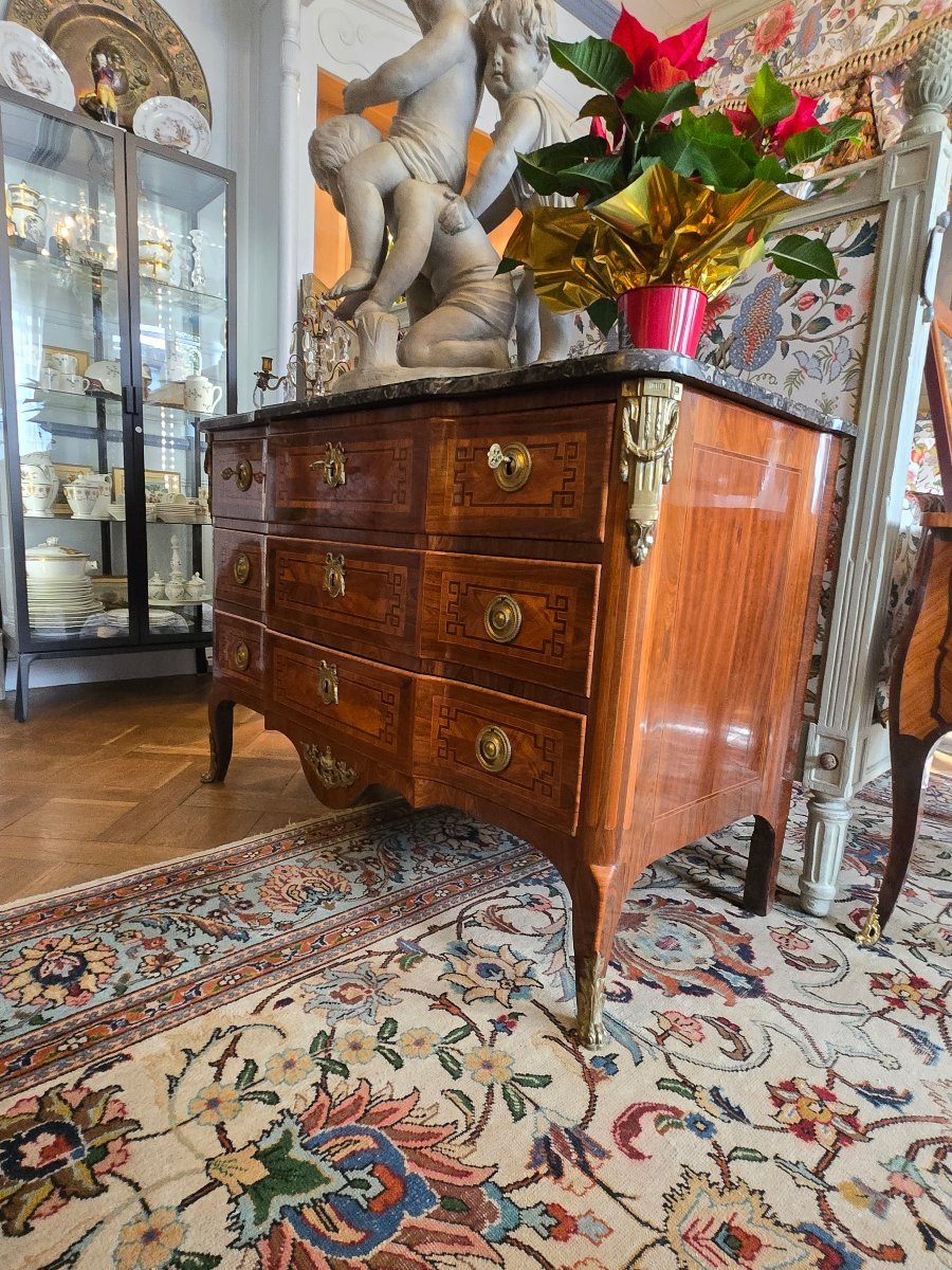 Commode Transition à double ressaut et décor à la grecque, Paris vers 1770.   -photo-2