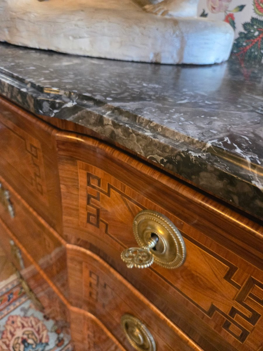 Commode Transition à double ressaut et décor à la grecque, Paris vers 1770.   -photo-3