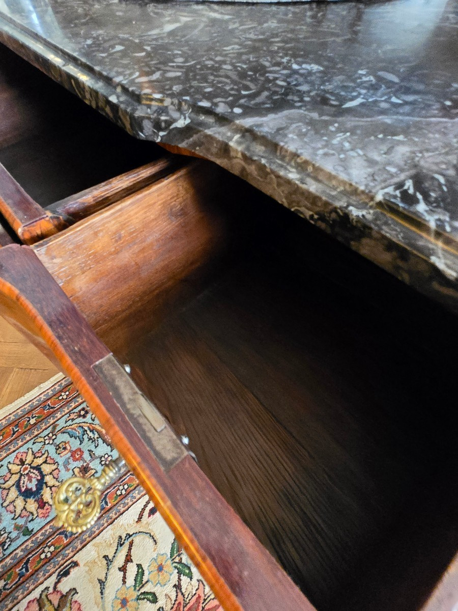 Commode Transition à double ressaut et décor à la grecque, Paris vers 1770.   -photo-6