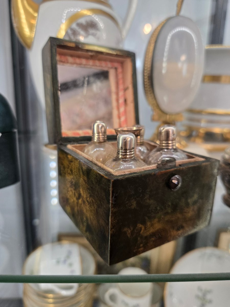 Coffret à senteurs en loupe teintée verte, Paris, 1814–1819.  -photo-2