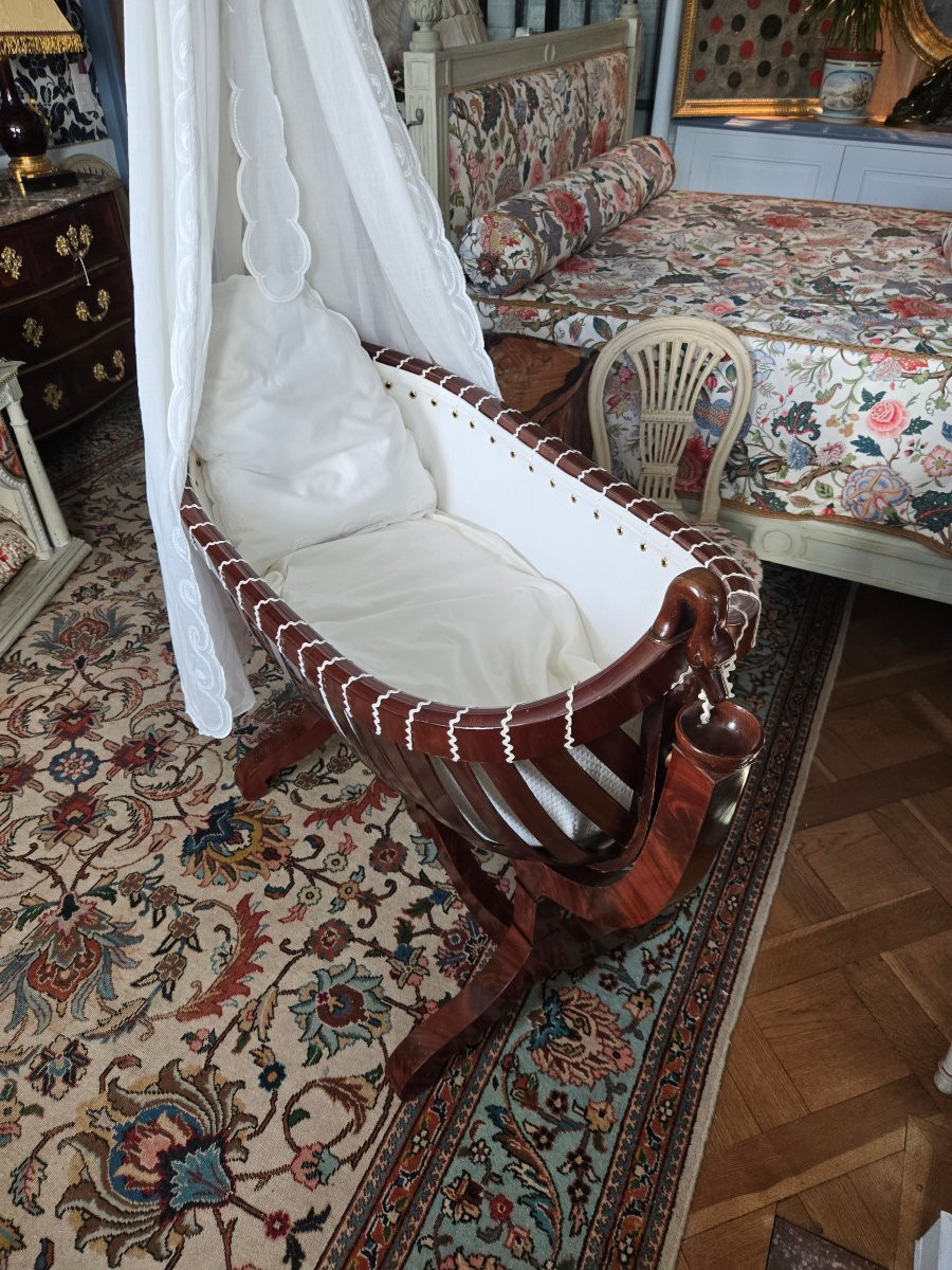 Restoration Period Cradle In Mahogany Burl, Cradle-shaped Model With Swan Necks And Heads. -photo-3