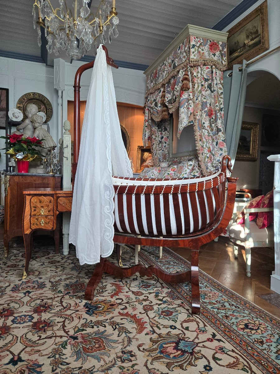 Restoration Period Cradle In Mahogany Burl, Cradle-shaped Model With Swan Necks And Heads. -photo-7