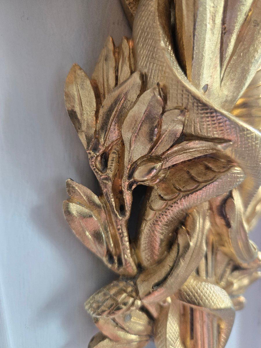 Paire d’appliques Louis XVI, d’après le modèle de Pierre Gouthière conservé au Louvre, XIXᵉ .-photo-5