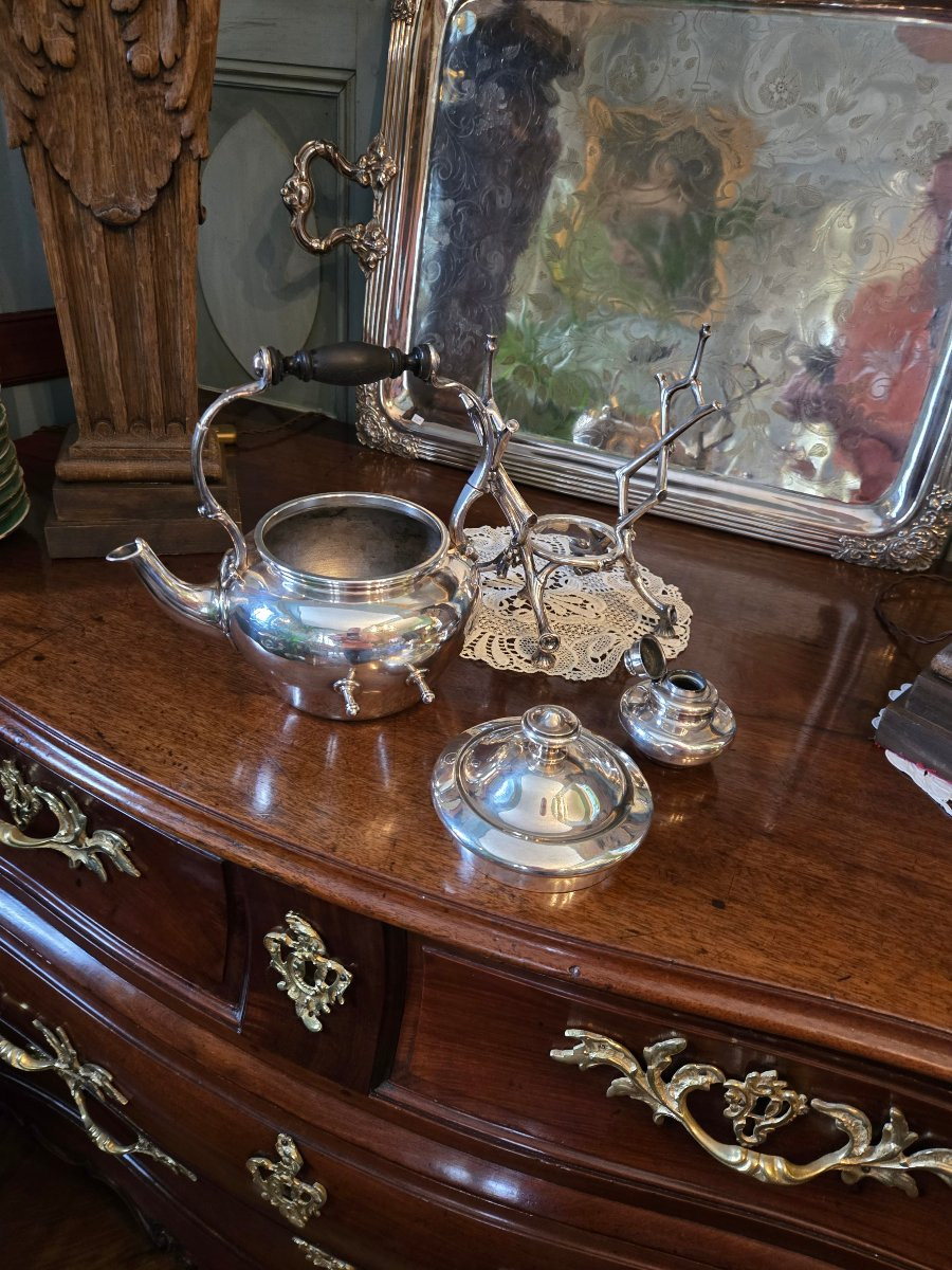 Bouilloire à bascule et son réchaud Maison Christofle.  France, fin XIXᵉ – début XXᵉ siècle .-photo-2