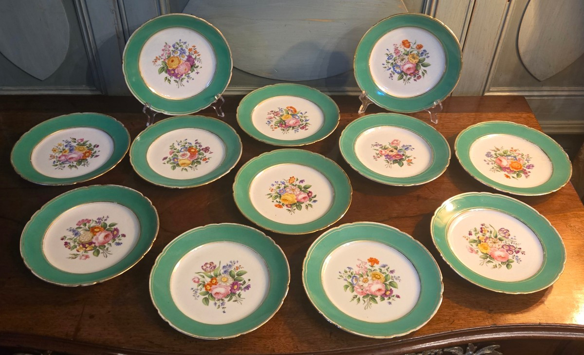 Set Of 12 Porcelain Plates From Paris, Rihouët Factory – Paris, Circa 1830–1840.