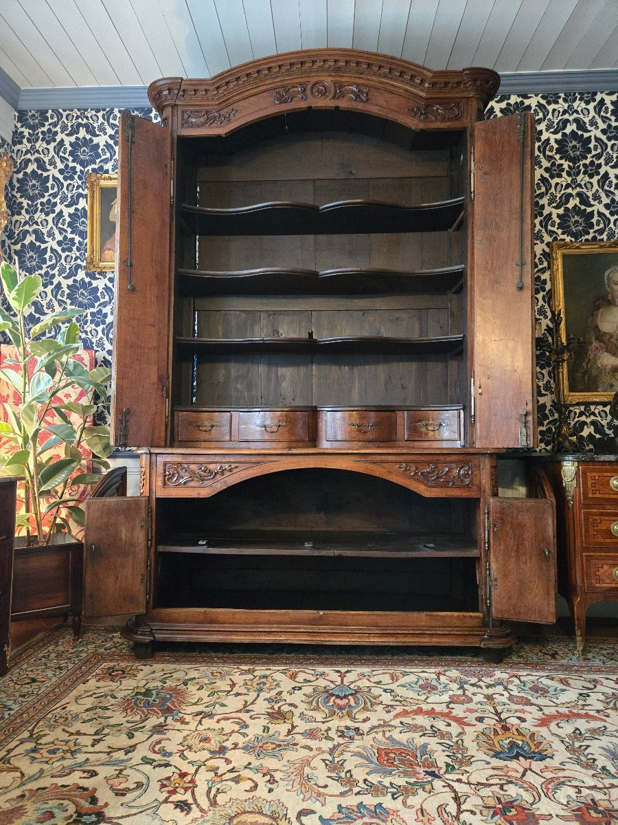 Grand buffet de présentation dit de boiserie, a double evolution, vers 1715.-photo-1