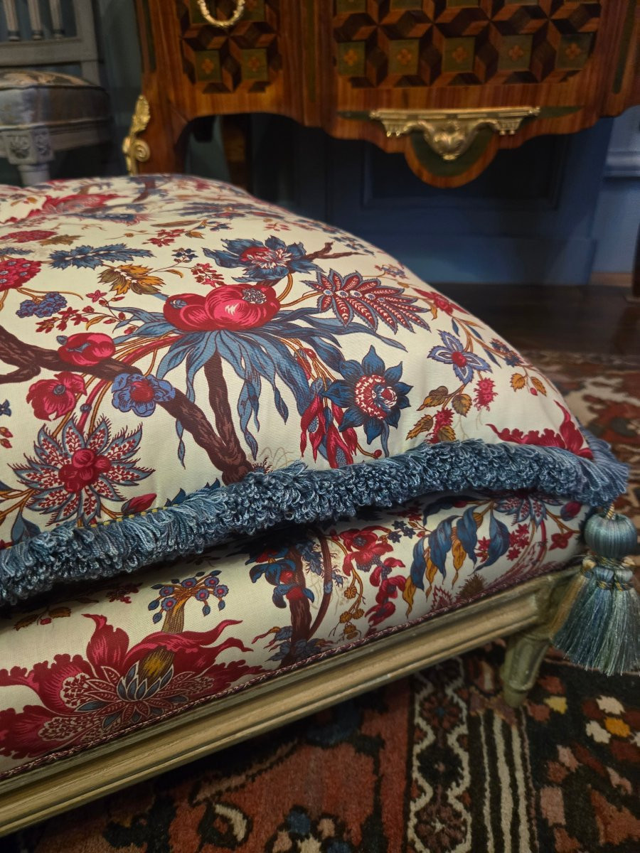 Tabouret Louis XVI pour chien– Château de Foulletorte – Famille de Malherbe.  -photo-1