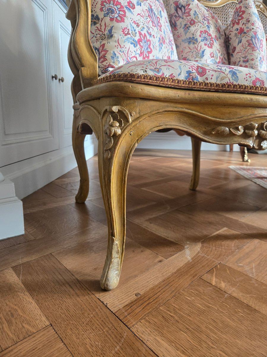 Important canapé lyonnais à dossier plat d’époque Louis XV, réalisé vers 1750-1760.   -photo-2