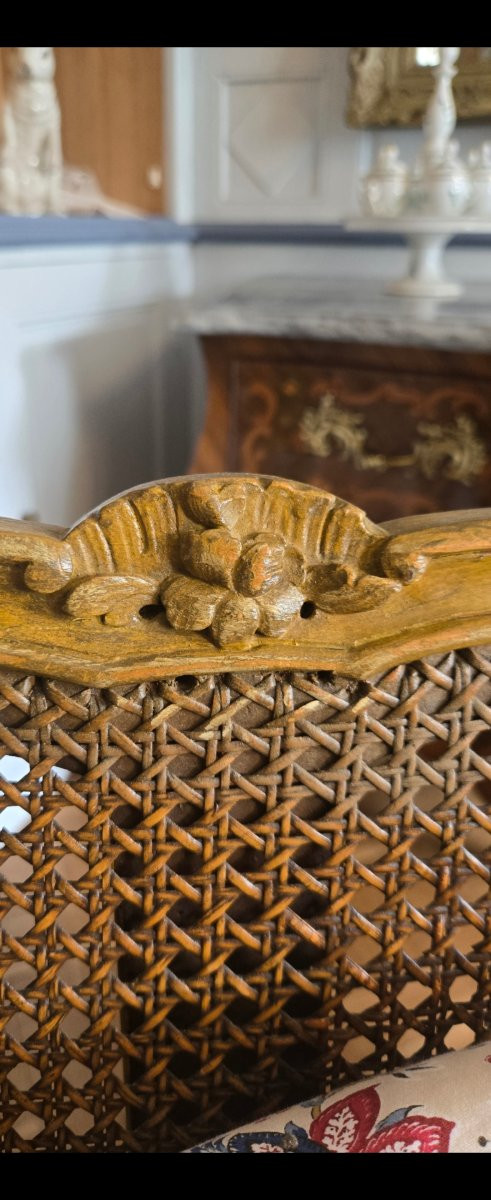 Important canapé lyonnais à dossier plat d’époque Louis XV, réalisé vers 1750-1760.   -photo-2