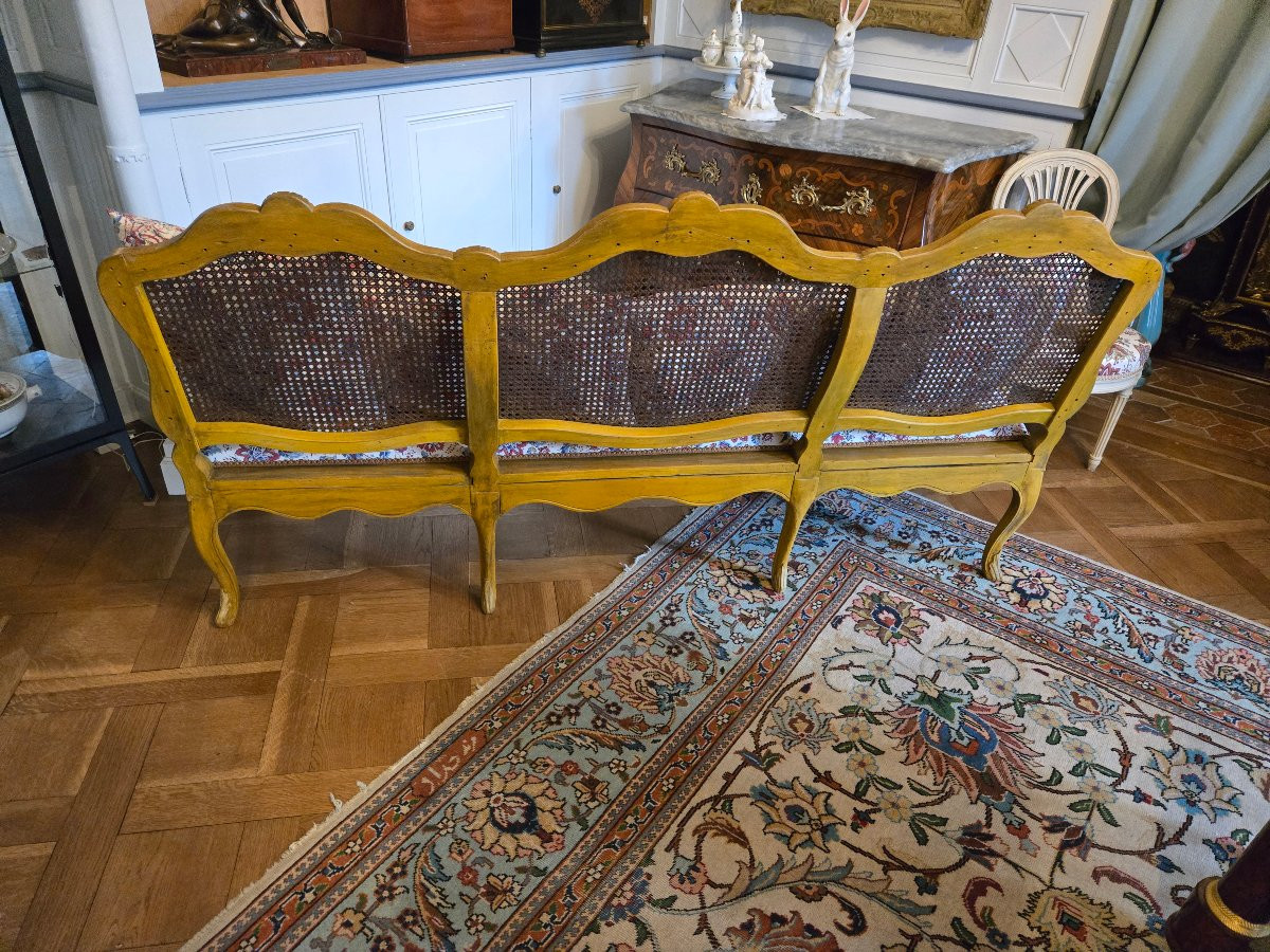 Important canapé lyonnais à dossier plat d’époque Louis XV, réalisé vers 1750-1760.   -photo-7