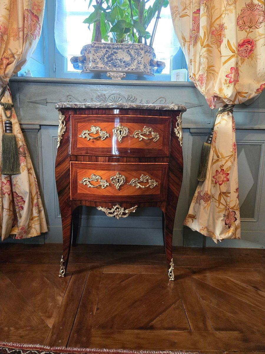 Petite commode sauteuse d’époque Louis XV estampillée Louis-Noël Malle.  -photo-2