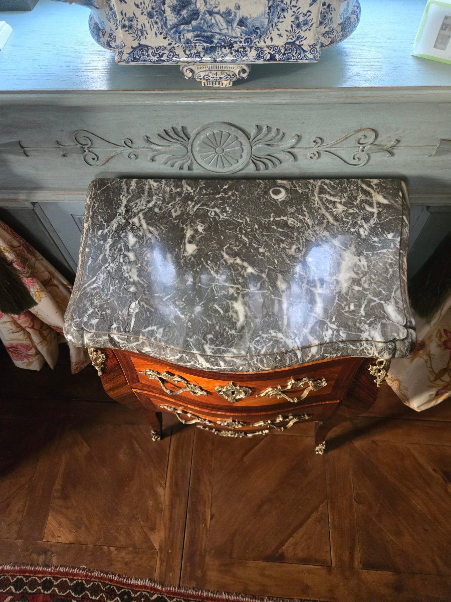Petite commode sauteuse d’époque Louis XV estampillée Louis-Noël Malle.  -photo-3