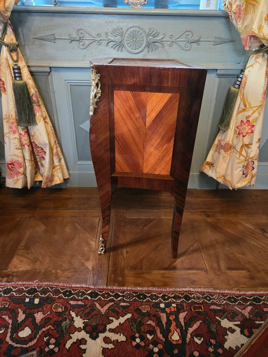 Petite commode sauteuse d’époque Louis XV estampillée Louis-Noël Malle.  -photo-4