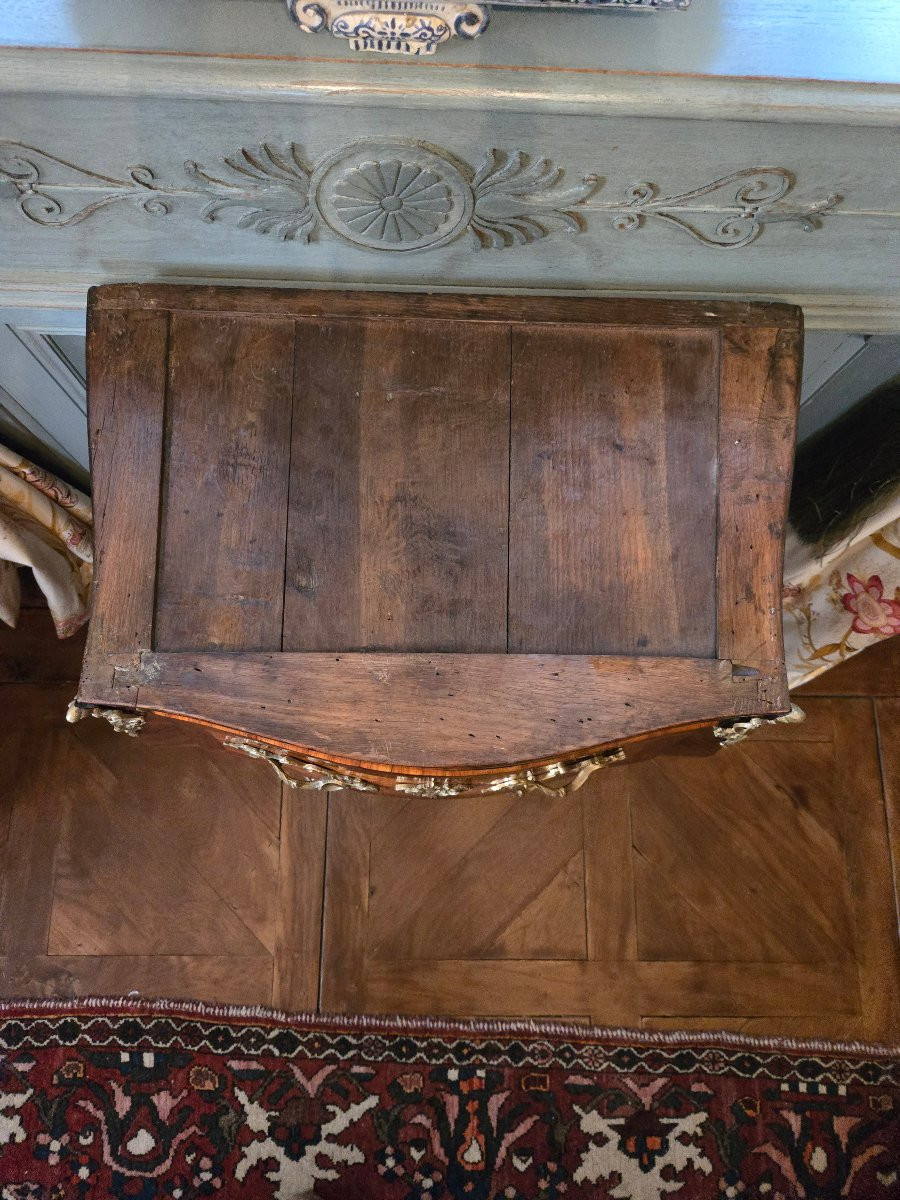 Petite commode sauteuse d’époque Louis XV estampillée Louis-Noël Malle.  -photo-3