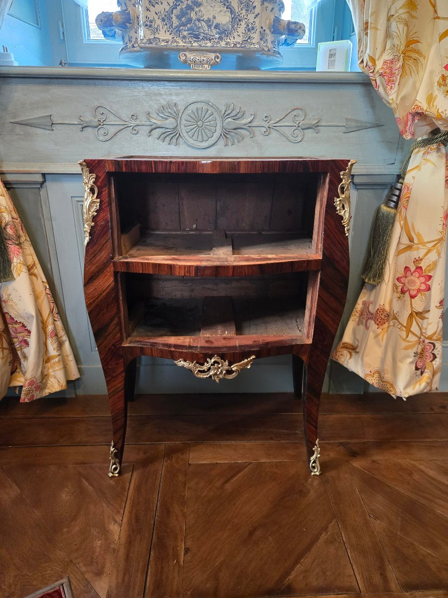 Petite commode sauteuse d’époque Louis XV estampillée Louis-Noël Malle.  -photo-4