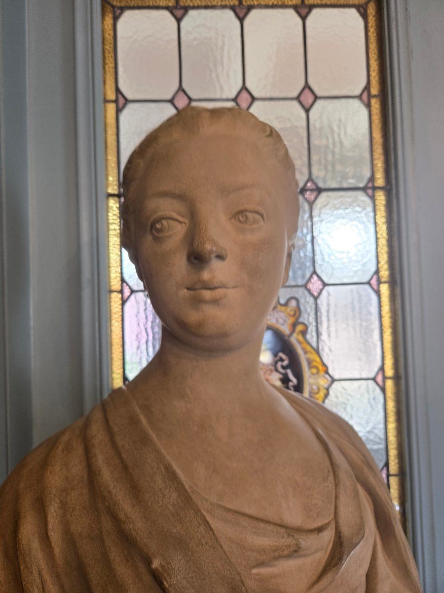 Large Bust Of A Young Woman In The Style Of The 18th Century. Antique Cast In Patinated Plaster, 19th Century.-photo-4