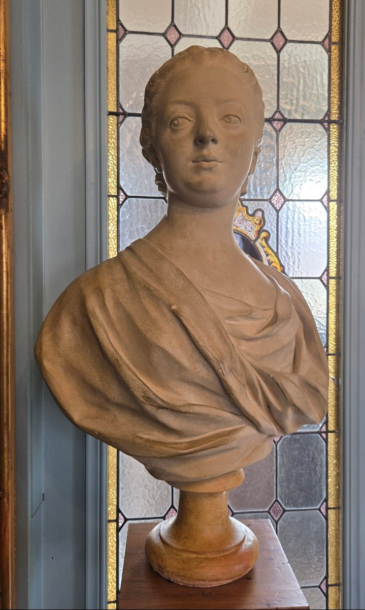 Large Bust Of A Young Woman In The Style Of The 18th Century. Antique Cast In Patinated Plaster, 19th Century.
