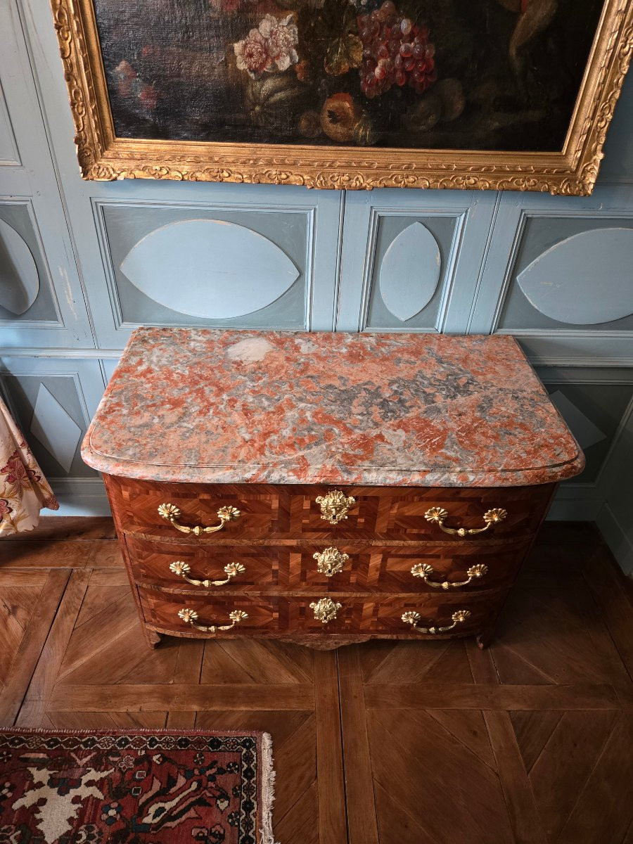 Commode Régence en placage de prunier aux masques de Cérès. Première moitié du XVIIIᵉ siècle.  -photo-3