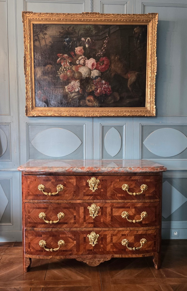 Commode Régence en placage de prunier aux masques de Cérès. Première moitié du XVIIIᵉ siècle.  