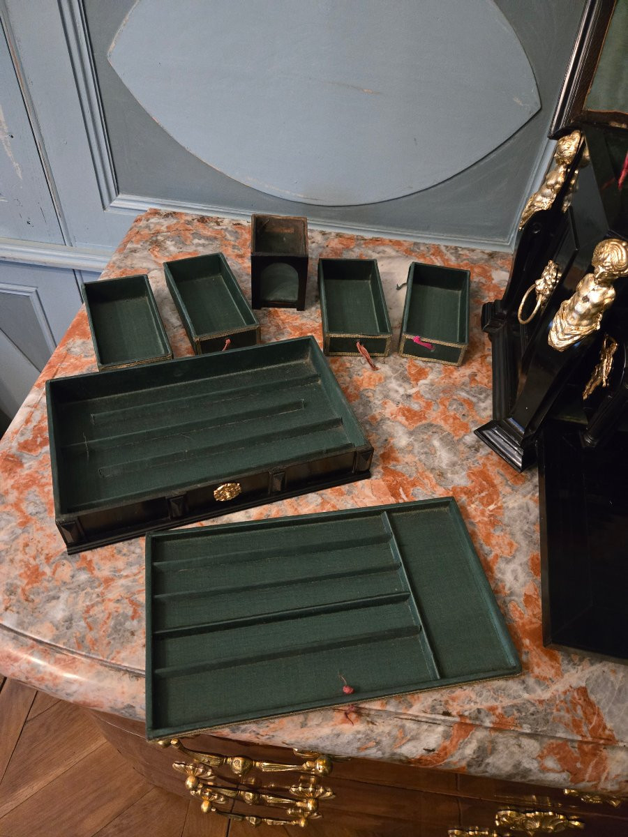 Serre-bijoux du XVIIᵉ siècle, à décor de termes en bronze évoquant  le commerce des indes-photo-6