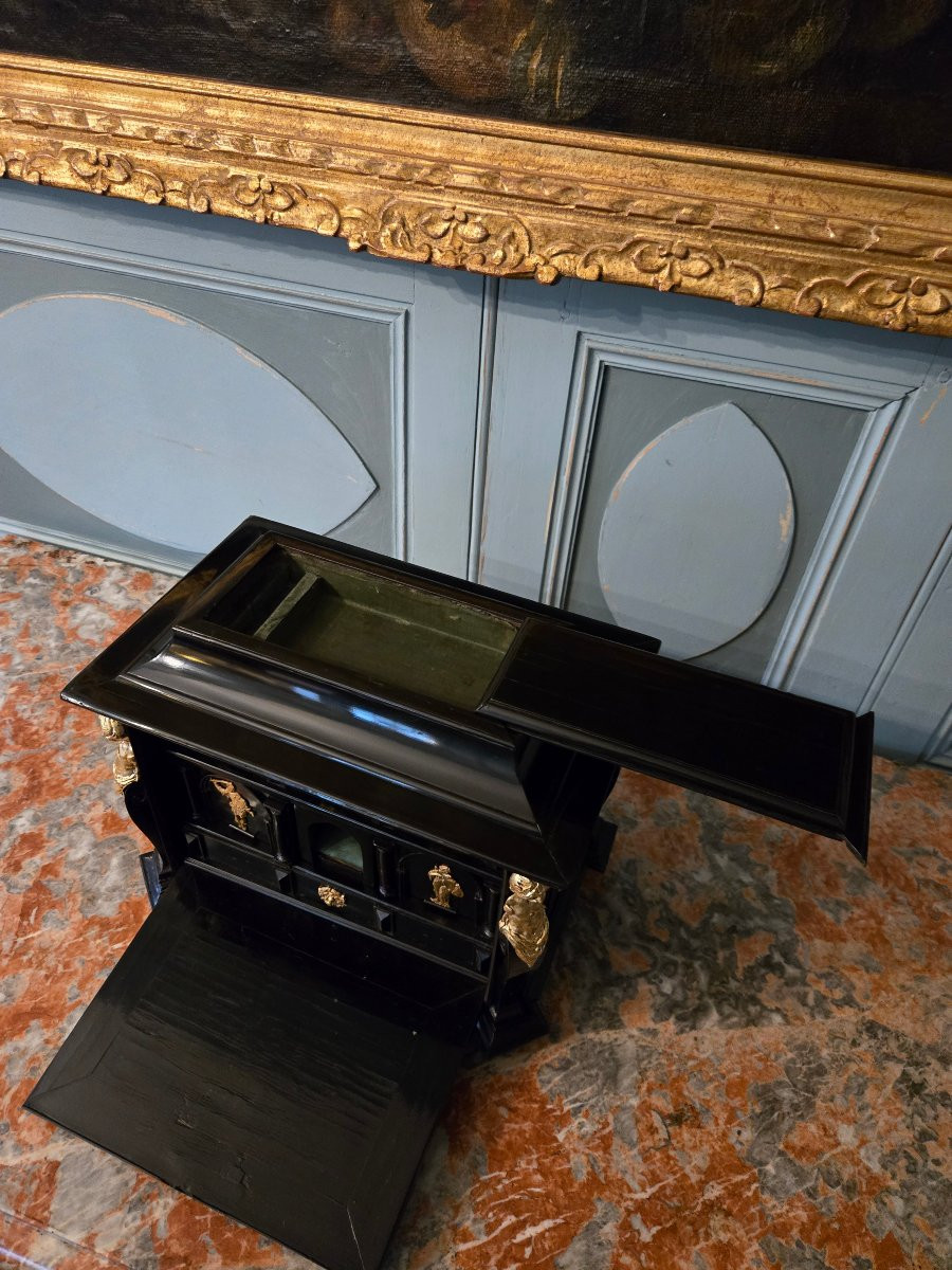 Serre-bijoux du XVIIᵉ siècle, à décor de termes en bronze évoquant  le commerce des indes-photo-7