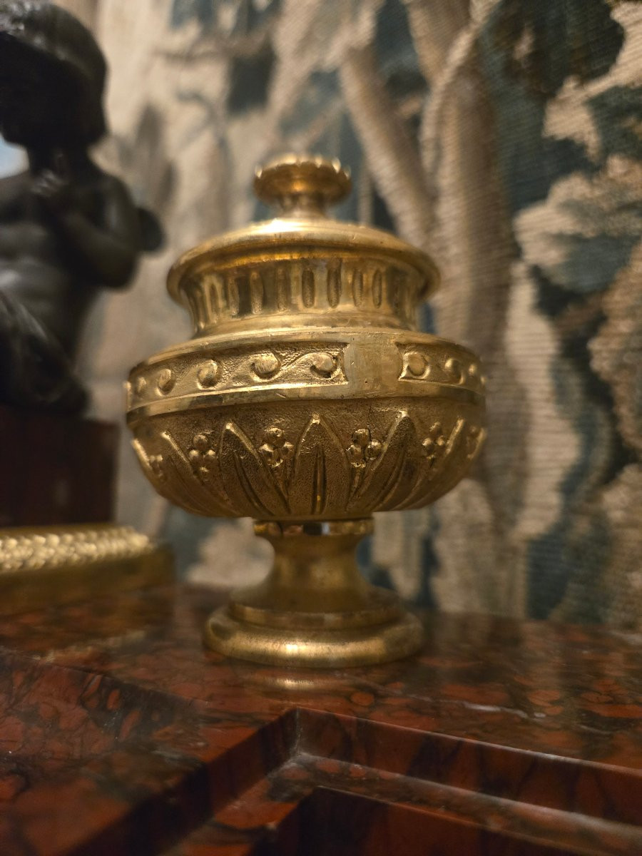 Encrier en marbre griotte et bronze – Allégorie de la connaissance – XIXe siècle. -photo-3